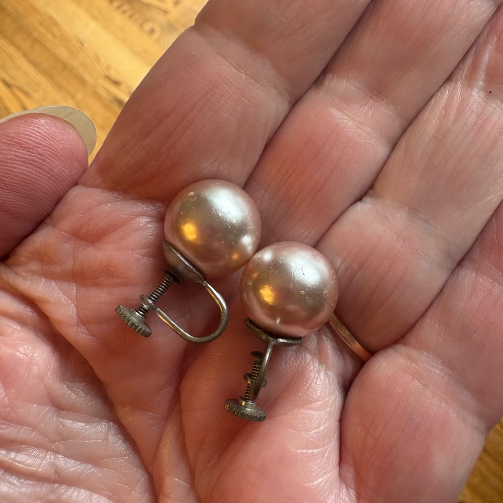 Vintage pearl screw back earrings
